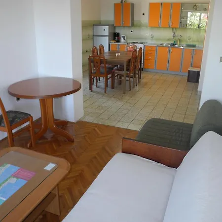 Vucko 6 With Terrace Apartamento