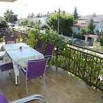 Vucko 6 With Terrace Crikvenica